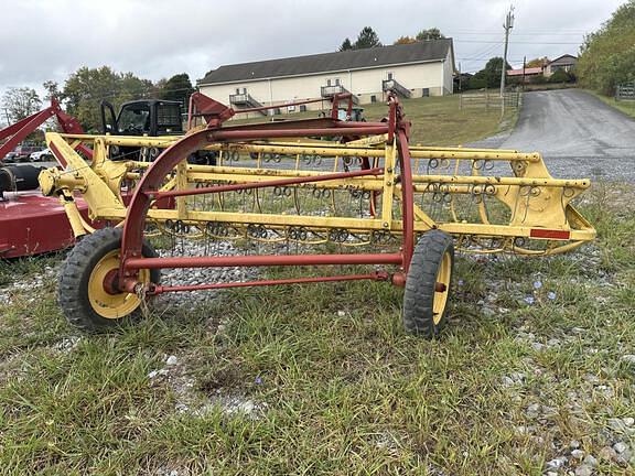 Image of New Holland 258 equipment image 2