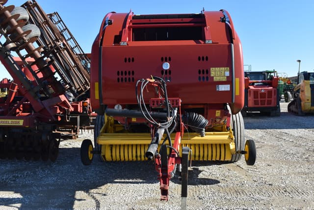 Image of New Holland RB460 equipment image 2