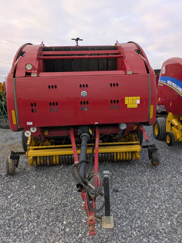 Image of New Holland RB560 equipment image 4