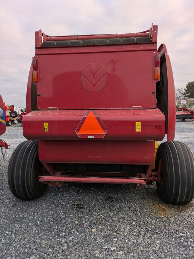 Image of New Holland RB560 equipment image 2