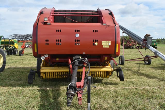 Image of New Holland RB560 equipment image 2
