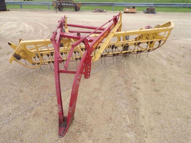 Image of New Holland Rolabar 256 equipment image 2