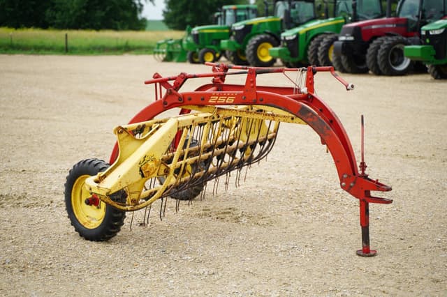 Image of New Holland Rolabar 256 equipment image 2