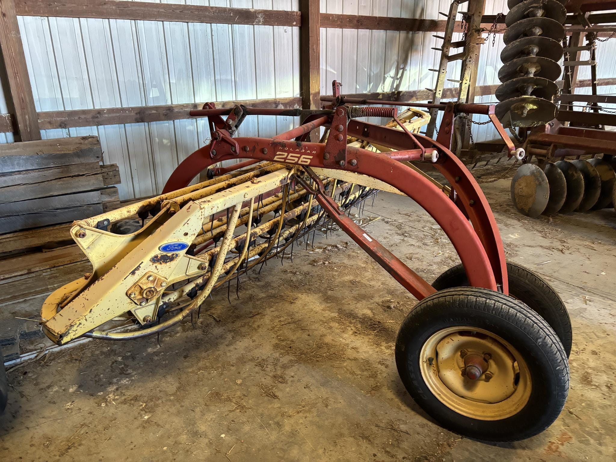 New Holland Rolabar 256 Equipment Image0