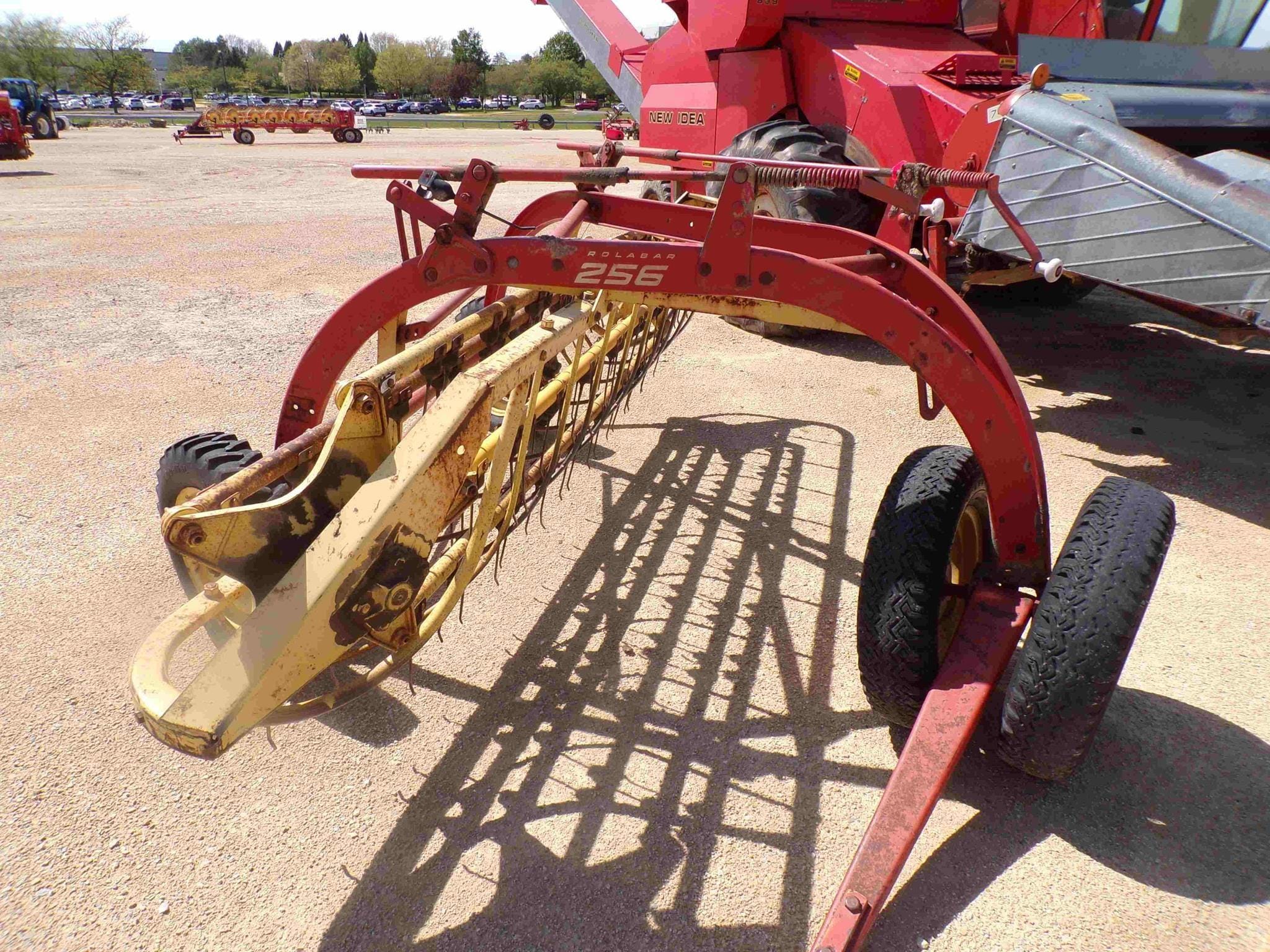 New Holland Rolabar 256 Equipment Image0