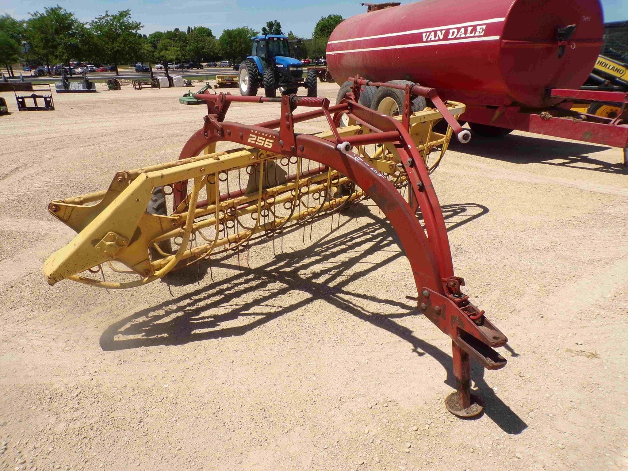 New Holland Rolabar 256 Equipment Image0