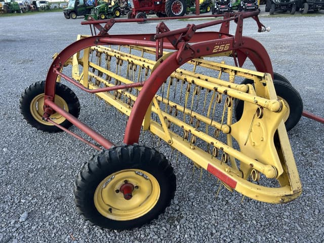 Image of New Holland Rolabar 256 equipment image 4