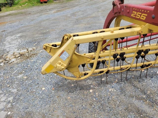 Image of New Holland Rolabar 256 equipment image 4