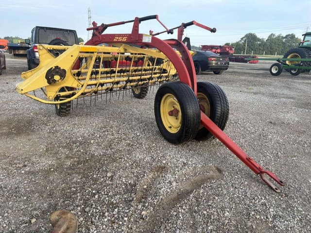 Image of New Holland Rolabar 256 equipment image 4