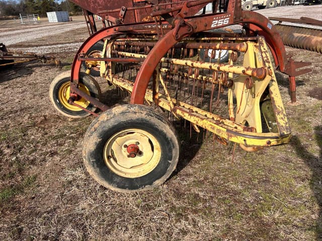 Image of New Holland Rolabar 256 equipment image 4