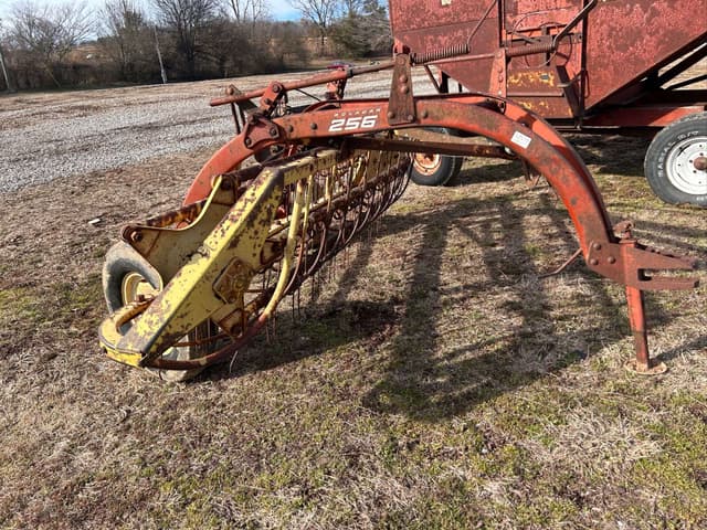 Image of New Holland Rolabar 256 equipment image 1