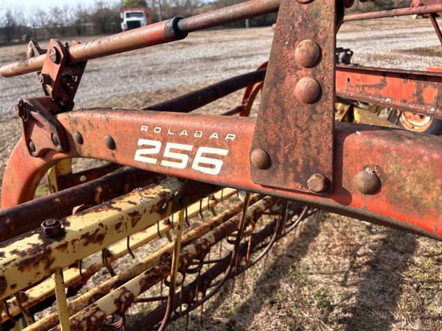 Image of New Holland Rolabar 256 equipment image 2