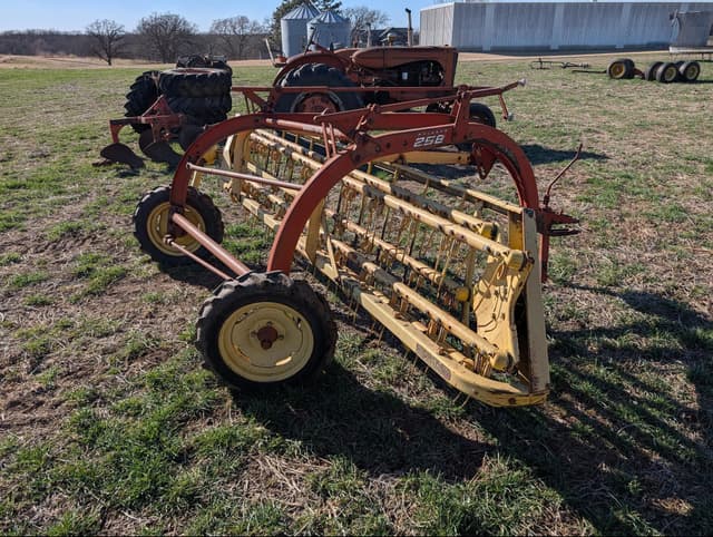 Image of New Holland Rolabar 258 equipment image 2