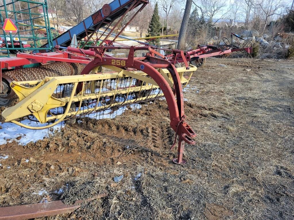 New Holland Rolabar 258 Equipment Image0