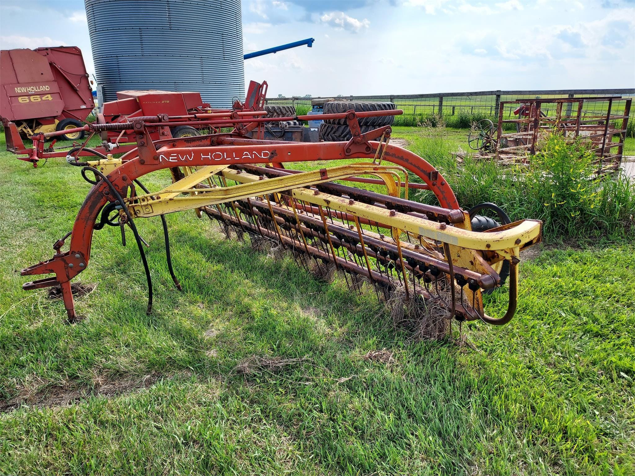 Main image New Holland Rolabar 258