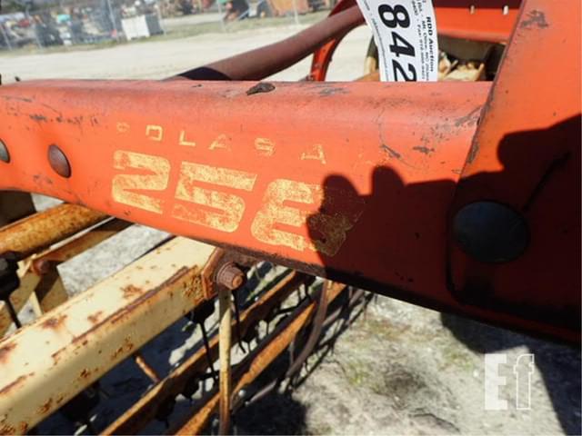 Image of New Holland Rolabar 258 equipment image 2