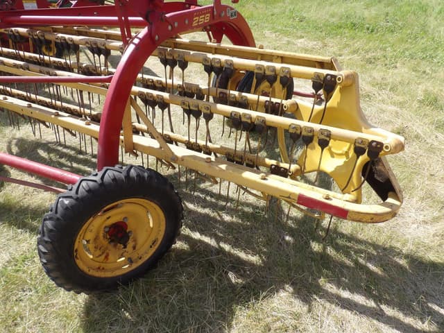 Image of New Holland Rolabar 258 equipment image 4