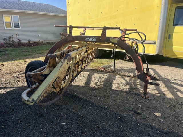 Image of New Holland Rolabar 258 equipment image 2