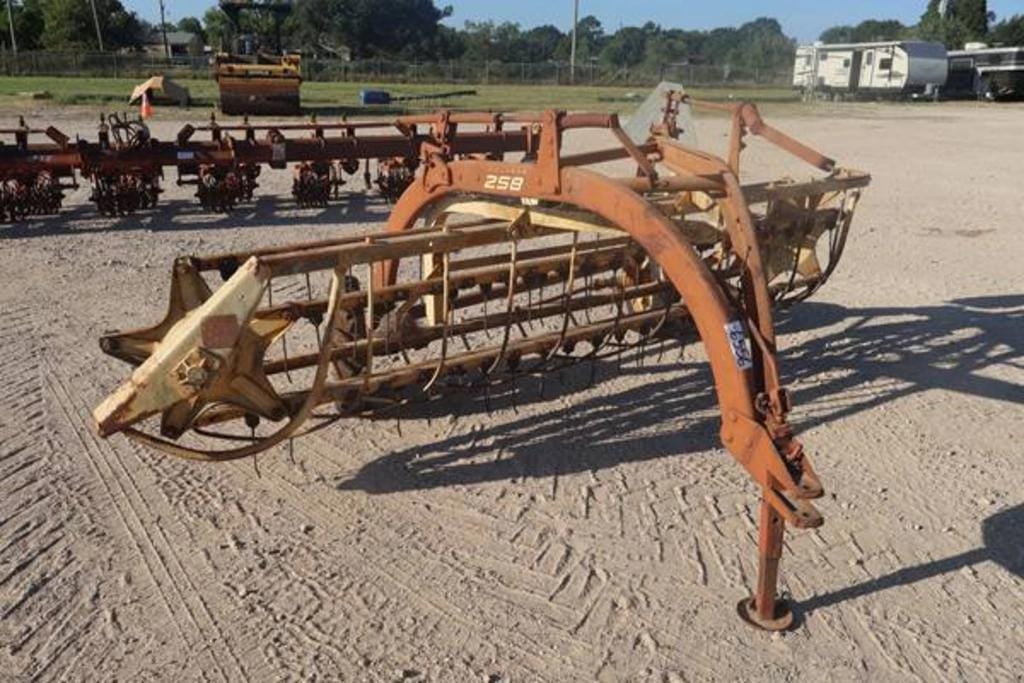 New Holland Rolabar 258 Equipment Image0