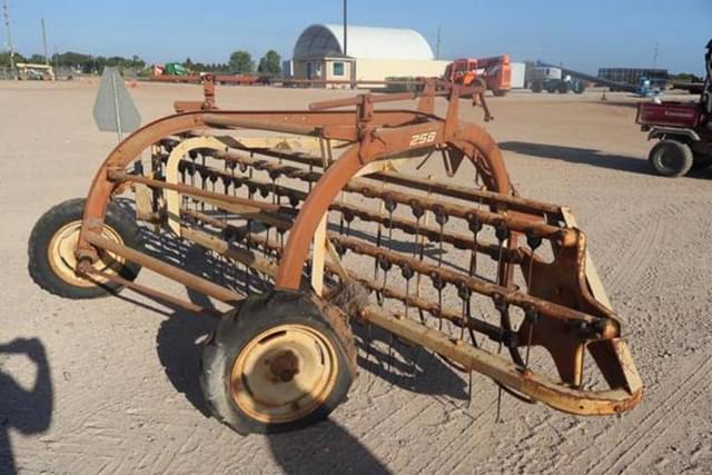 Image of New Holland Rolabar 258 equipment image 2