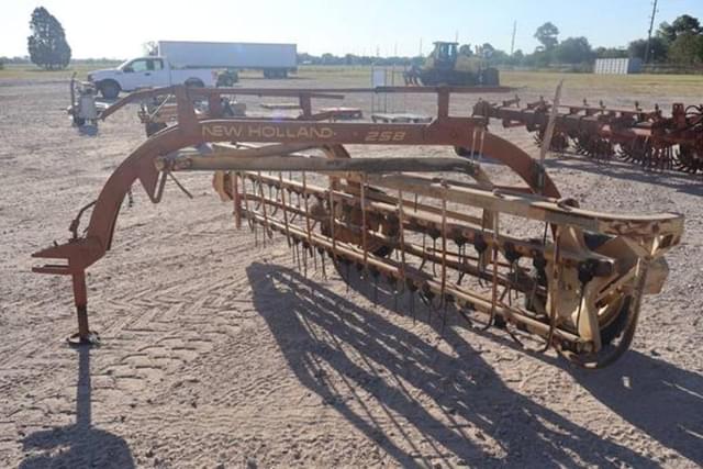 Image of New Holland Rolabar 258 equipment image 1