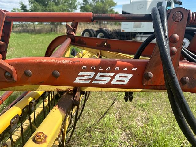 Image of New Holland 258 equipment image 2