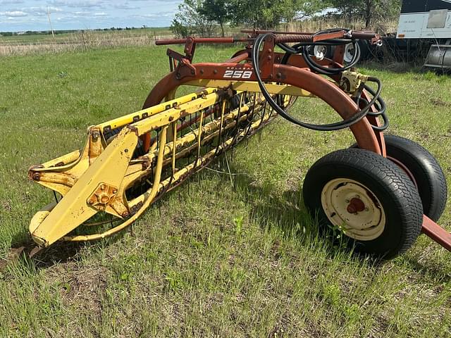 Image of New Holland 258 equipment image 1