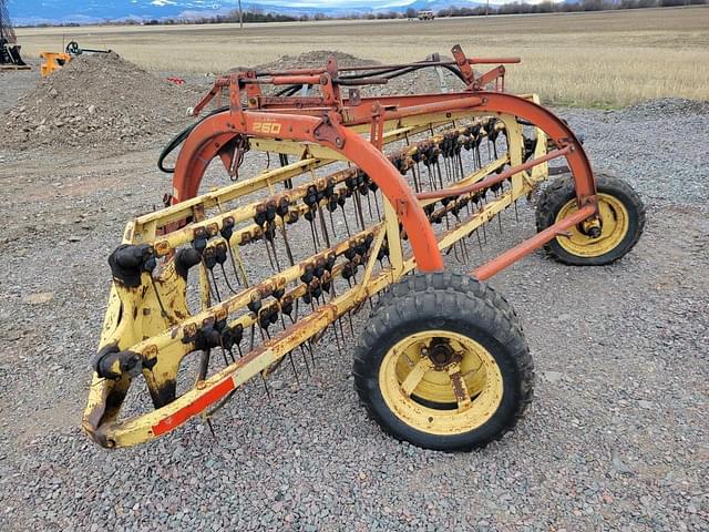 Image of New Holland Rolabar 260 equipment image 2