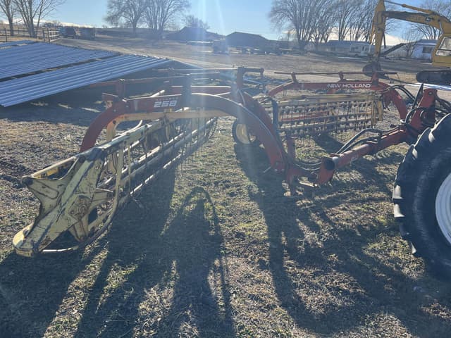 Image of New Holland Rolabar 260 equipment image 2