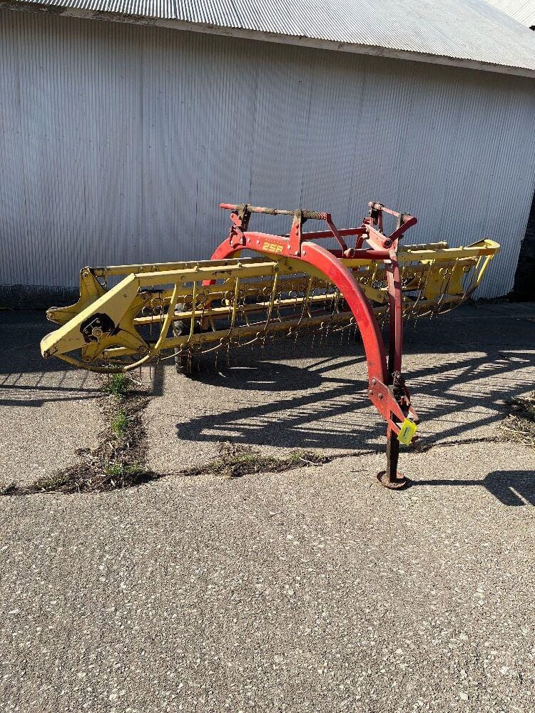 Main image New Holland 258