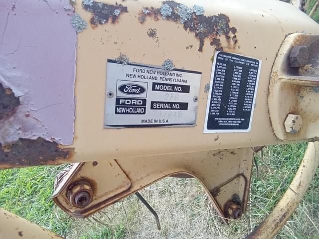 Image of New Holland 256 equipment image 4