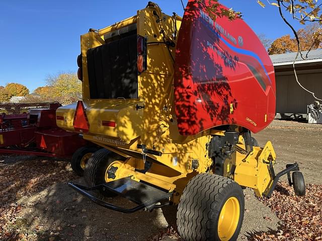 Image of New Holland RB450 CropCutter equipment image 4