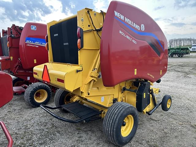 Image of New Holland RB450 Hay Special equipment image 4