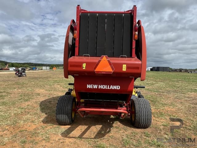 Image of New Holland RB460 CropCutter equipment image 4