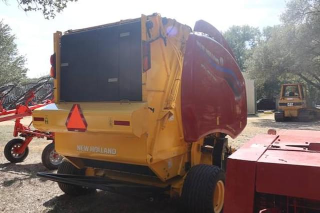 Image of New Holland RB560 equipment image 3