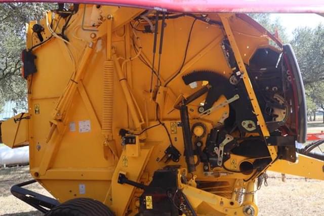 Image of New Holland RB560 equipment image 4