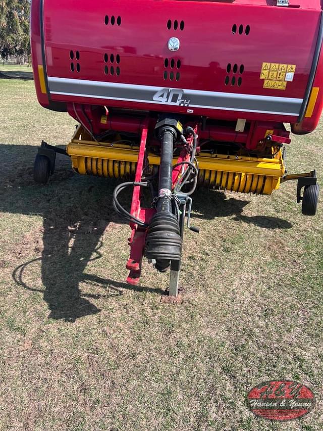 Image of New Holland RB560 equipment image 2