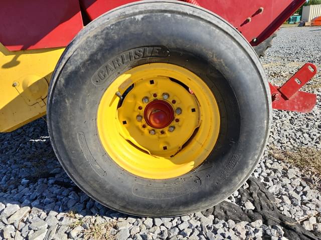 Image of New Holland 688 equipment image 2