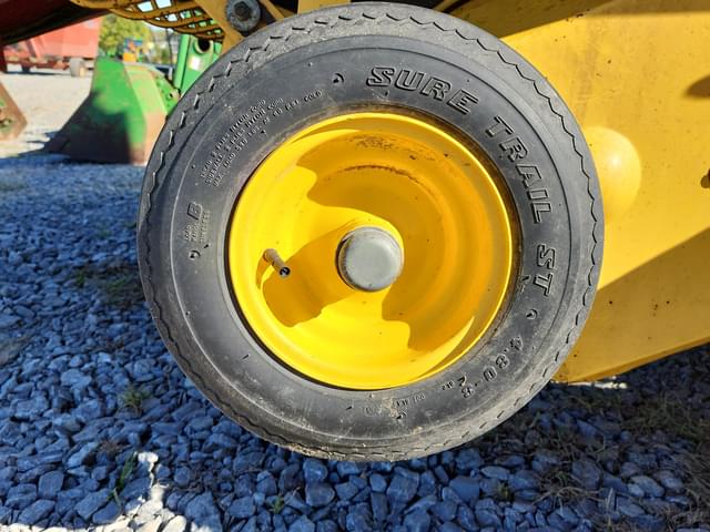 Image of New Holland 688 equipment image 1