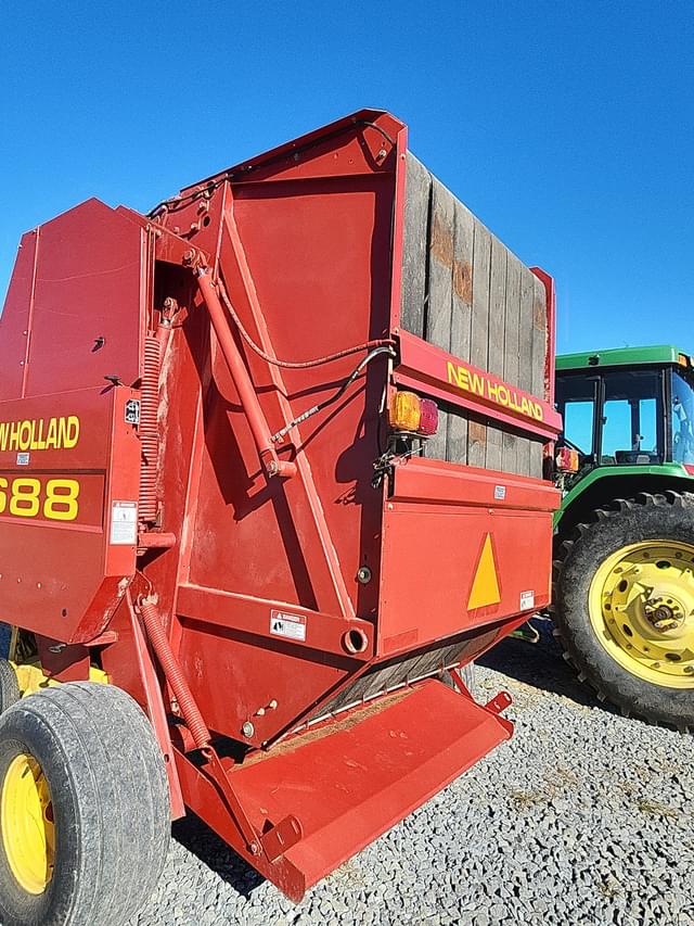 Image of New Holland 688 equipment image 4