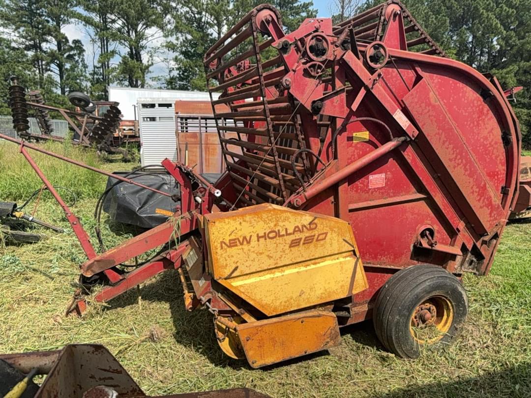 Image of New Holland 850 Primary image