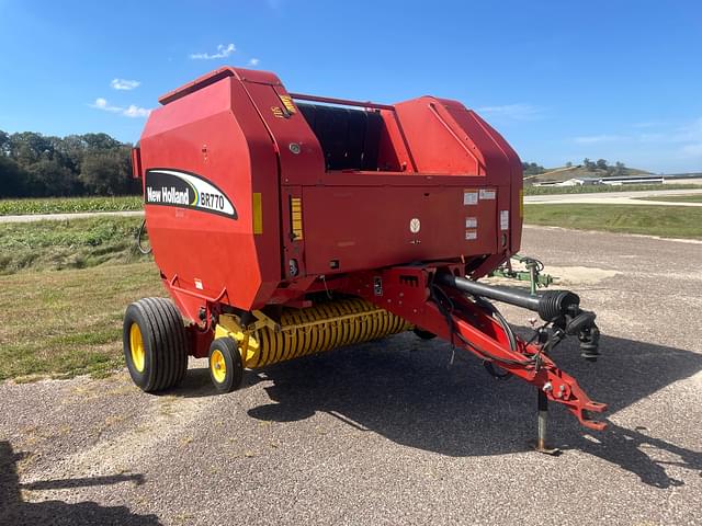 Image of New Holland BR770 equipment image 1