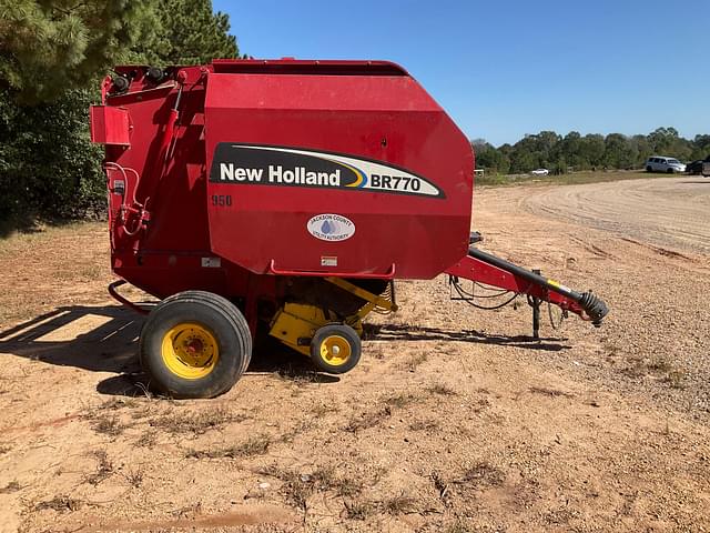 Image of New Holland BR770 equipment image 4