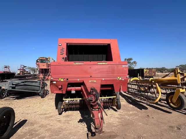 Image of New Holland 660 equipment image 1
