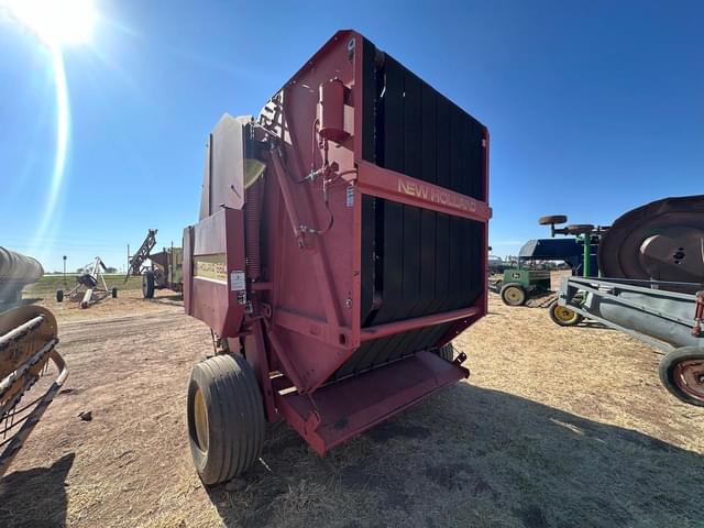 Image of New Holland 660 equipment image 4