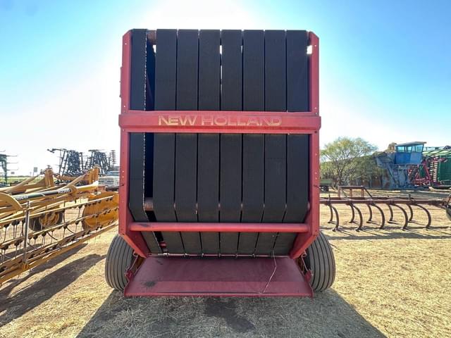 Image of New Holland 660 equipment image 3
