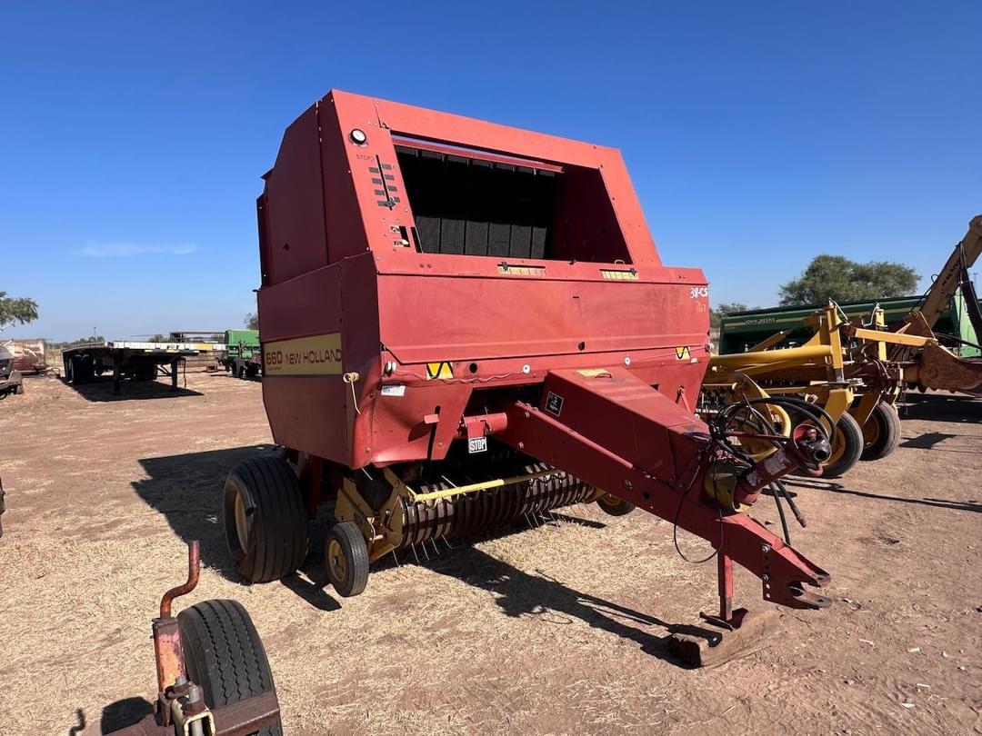 Image of New Holland 660 Primary image
