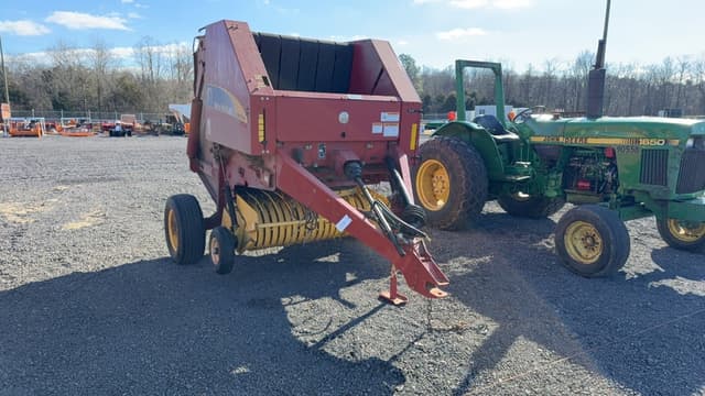 Image of New Holland BR7050 equipment image 1