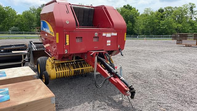 Image of New Holland BR7060 equipment image 2