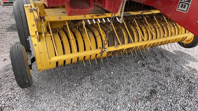Image of New Holland BR7060 equipment image 3